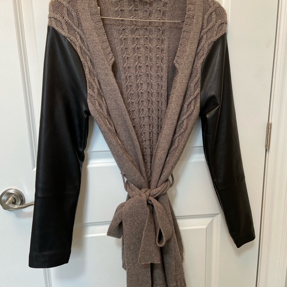 Sweater jacket in medium - Picture 2 of 7